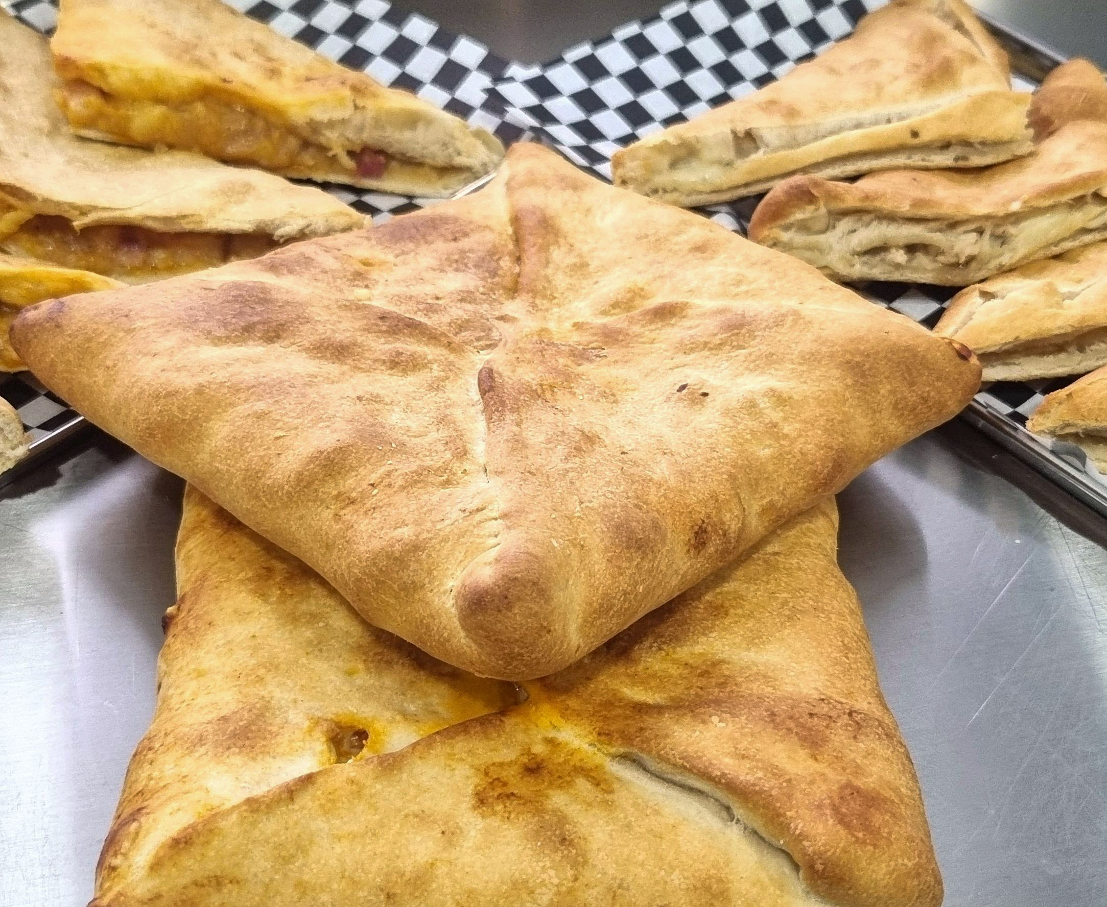 Plaxinta artesanal salada recién horneada