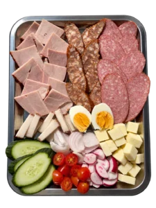 Bandeja Balkan XXL con embutidos, quesos, huevo cocido, tomate, pepino y rabanitos